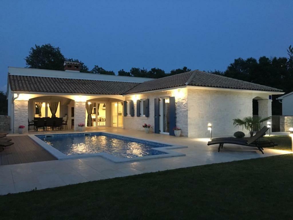 Villa Blanca With A Heated Private Pool Ruzici  Exterior foto